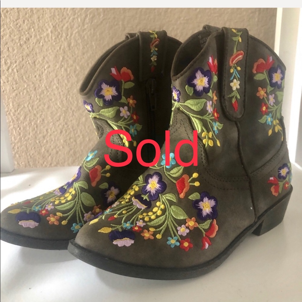 SOLD*****Girls cowboy boots   Size 13***SOLD